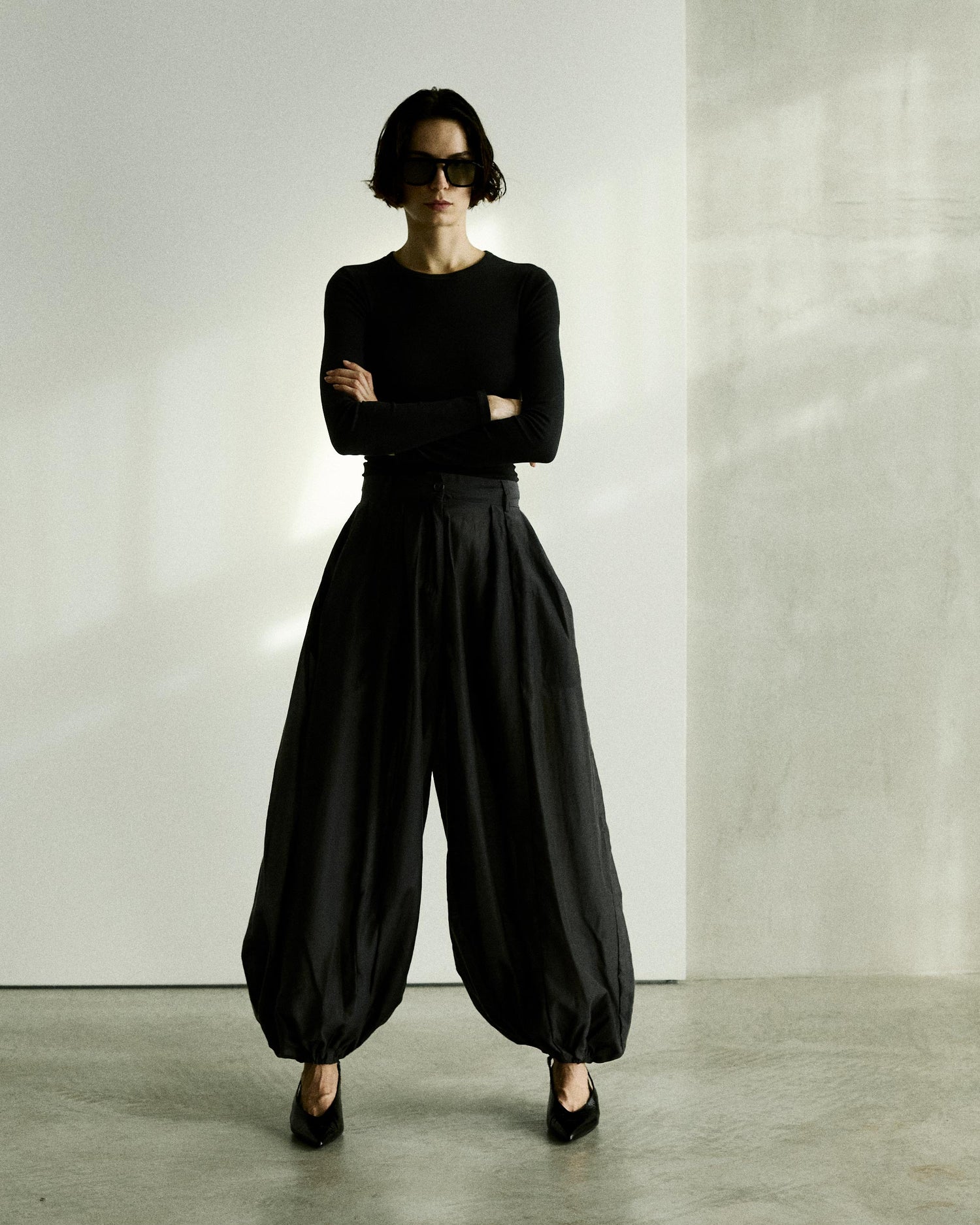DILAN LIGHT MUSLIN TROUSERS // BLACK
