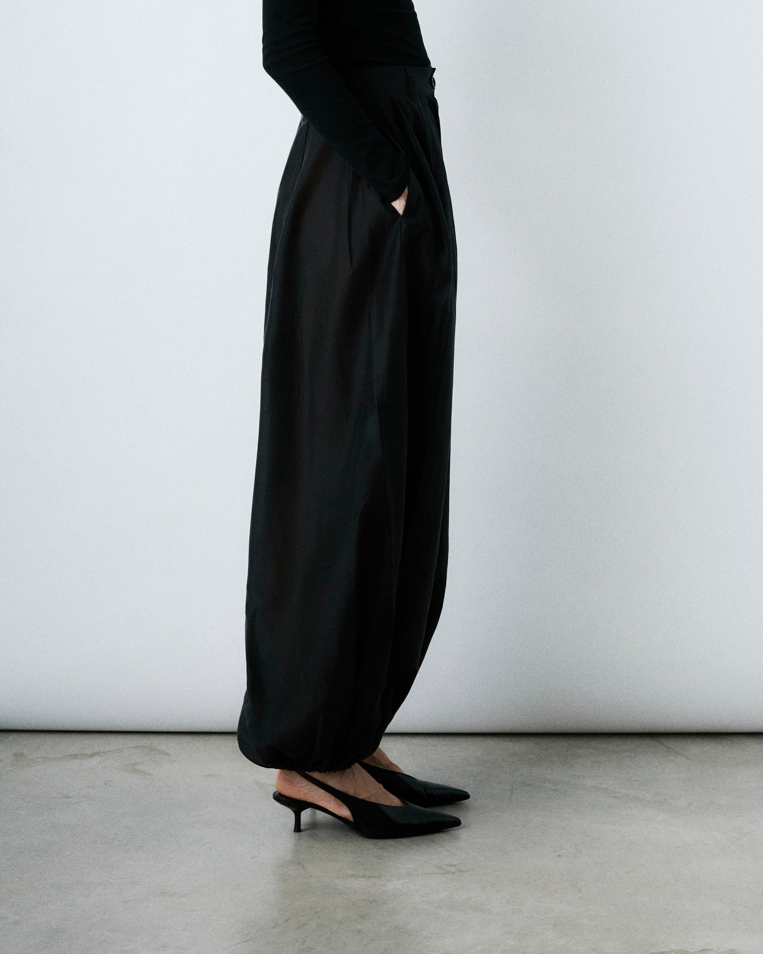 DILAN LIGHT MUSLIN TROUSERS // BLACK