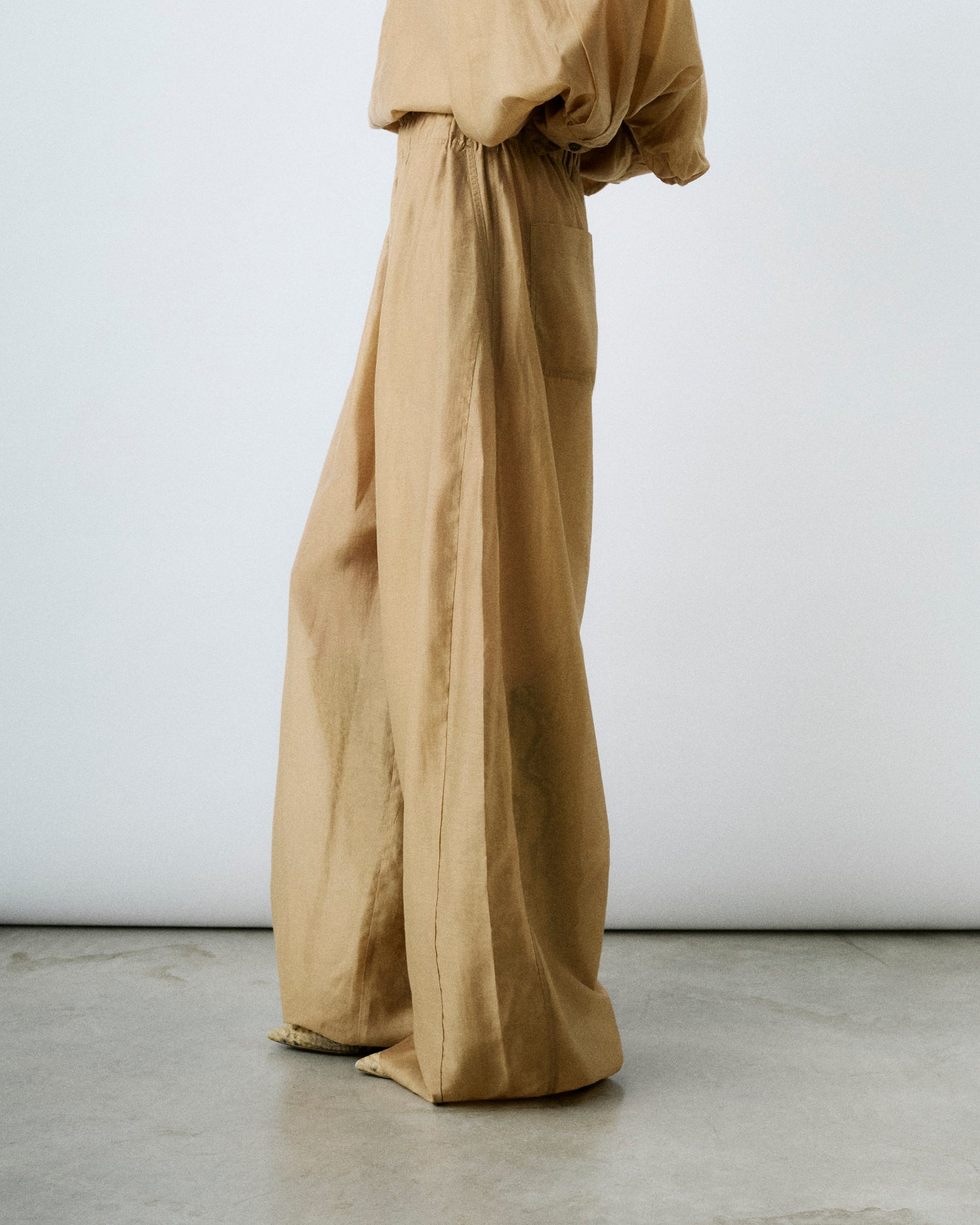 DORA LIGHT MUSLIN TROUSERS // NUDE